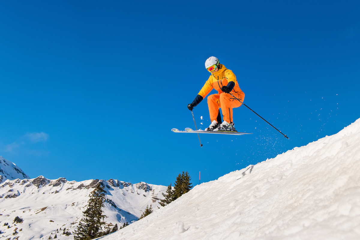 homme qui saute, pistes de ski