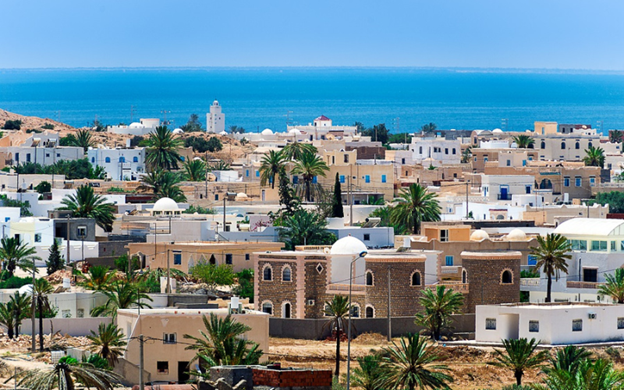 La ville de Djerba, Tunisie et la mer