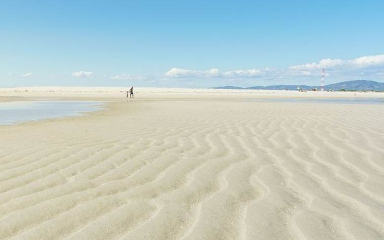 Vaste étendue plage de sable blanc, île d’Armona
